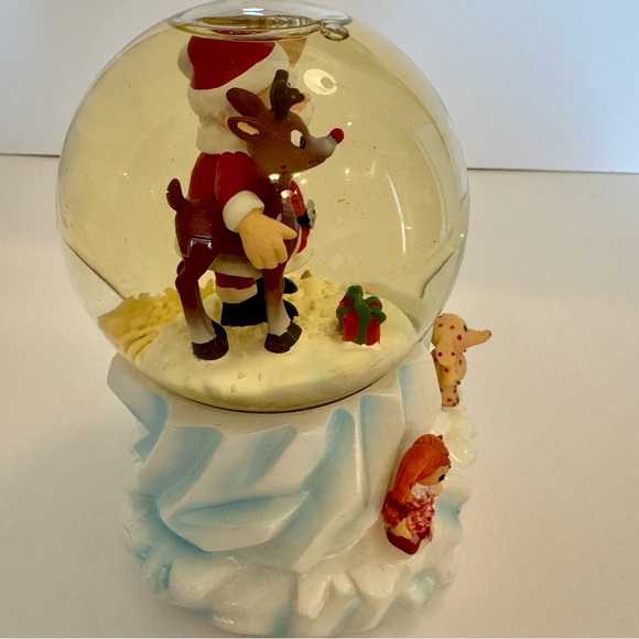NWT. Rudolph snow globe bank. 2003 Rudolph The Red-Nosed Reindeer Snow Globe - Picture 6 of 15